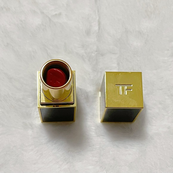 Tom Ford Lip Color Lipstick in Color 16 Scarlet Rouge - Picture 6 of 9
